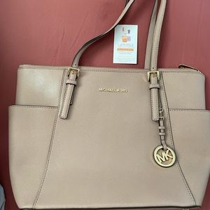Michael Kors tote. new with dust bag. Looks beige it’s light pink coral color